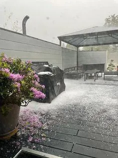 photo une terrasse blanchie à sainte-jamme-sur-sarthe.  ©  internaute