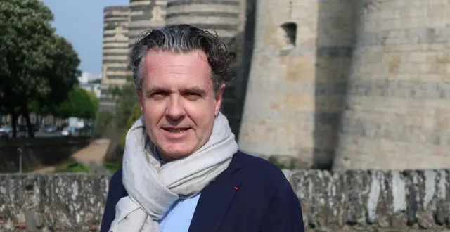 photo  christophe béchu devant le château d’angers, ville dont il est le maire depuis 2014, le 2 mai 2022.  &copy;  ouest-france 