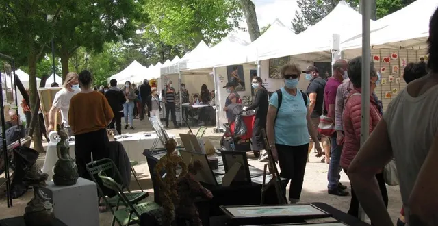 photo  plumes et pinceaux, un rendez-vous incontournable pour rencontrer des artistes.   &copy;  archives ouest-france 