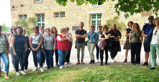 photo  c’est en extérieur comme il se doit que la formation a eu lieu comme les petits qui auront classe dehors (en partie).  &copy;  ouest-france 