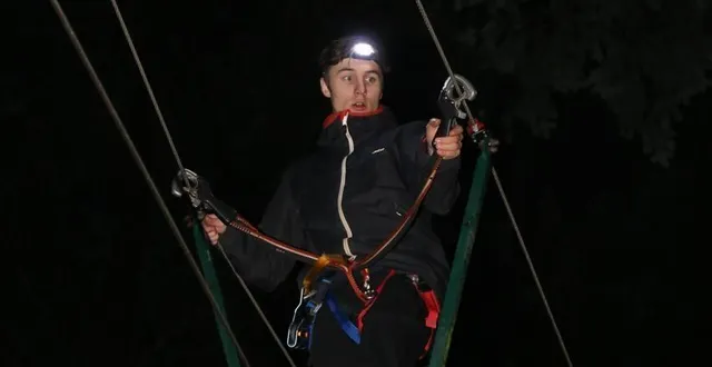 photo  parcours nocturne au parc acrobranche orne aature de saint-philbert-sur-orne, sur le site de la roche d’oëtre.  &copy;  dr 