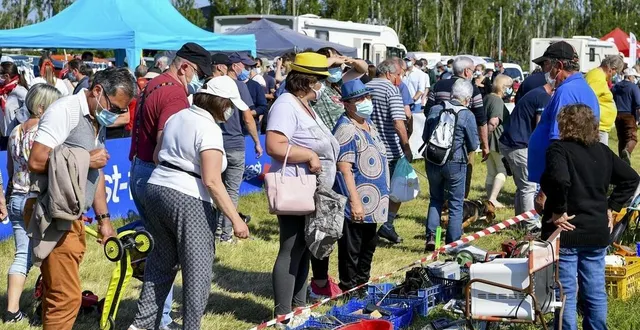 photo  c’est la pleine saison des bric-à-brac et brocantes, dimanche, près d’une vingtaine ont lieu en sarthe.  &copy;  archives le maine libre – yvon loué 