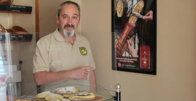 photo  le mans, vendredi. jean-françois havard est installé place de la boussinière depuis douze ans.  &copy;  le maine libre 