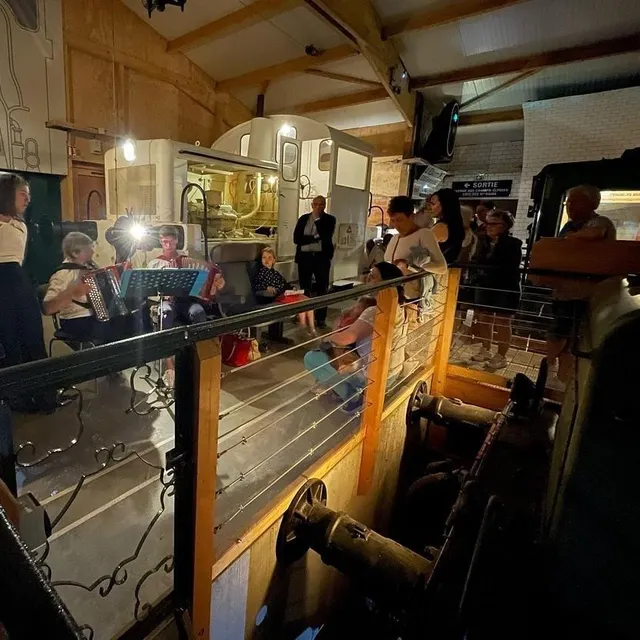 photo le public a apprécié l’accordéon et les blind test mis en place.  ©  le maine libre