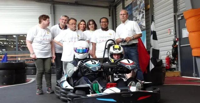 photo  dans le kart, steve launay, pilote avec jean-pierre breton, ses collèguesde la maisonneraie en arrière-plan et alain pecatte, le président, à droite.  &copy;  ouest-france 
