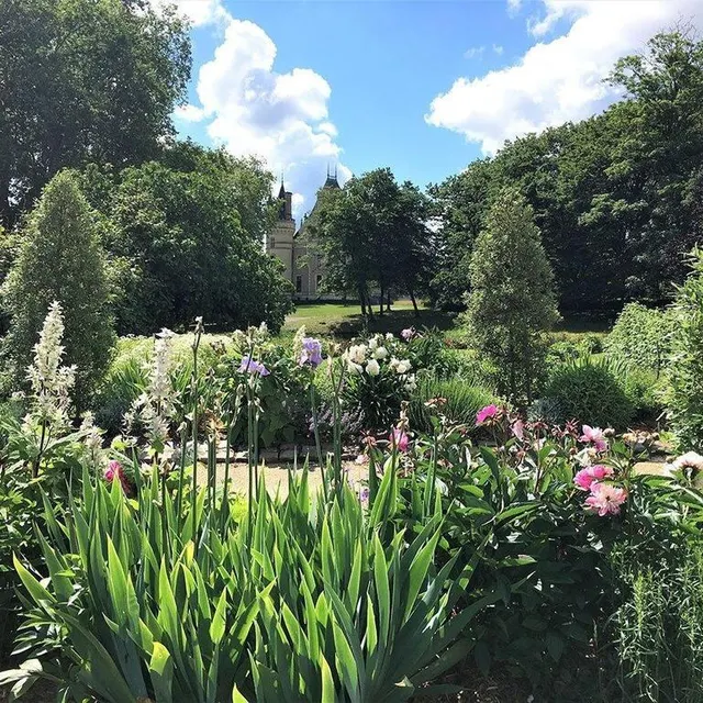 photo dans les jardins du château de la baronnière.  ©  château de la baronnière