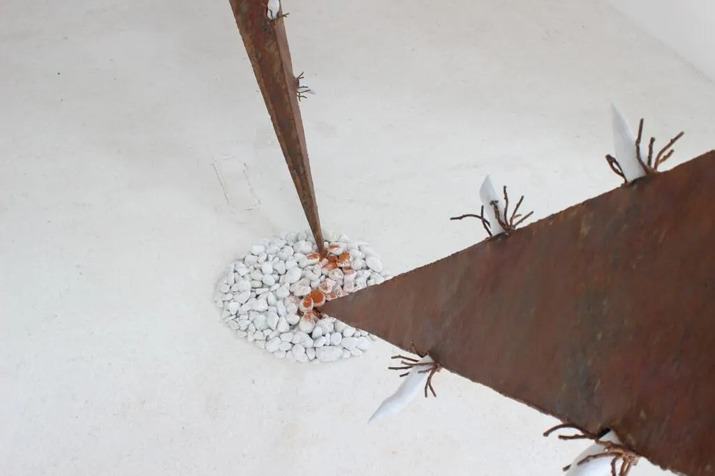 À OrvalsurSienne, Xavier Gonzàlez réalise une œuvre spécialement pour le Bouillons Kub Saint