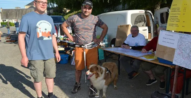 photo  fabien, dimitri et le chien paco au départ de la randonnée samedi.  &copy;  ouest-france 