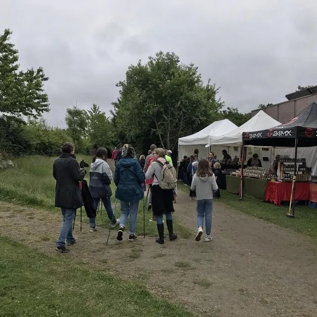 photo les randonneurs étaient nombreux à partir à la découverte de la suisse normande à l’occasion du festival des extraverties.  ©  ouest-france