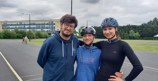 photo  arnaud fauchet, président du rsca, et les sœurs domenge, méline (junior b)et marion (junior a).  &copy;  ouest-france 