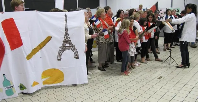 photo  panneau, avec les symboles représentatifs de la france, réalisé par les allemands de wehretal.  &copy;  ouest-france 