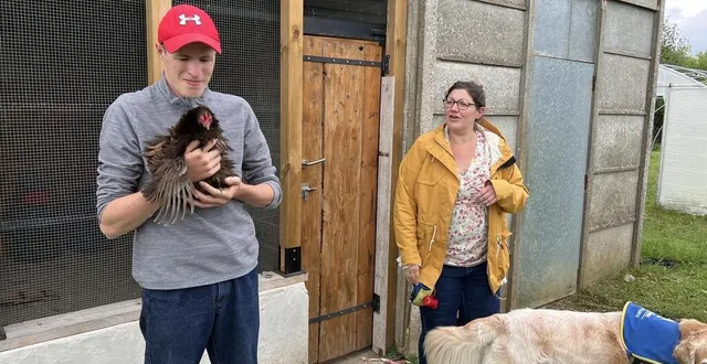 photo  le poulailler installé à l’ime la passerelle, à alençon, fait partie de l’espace médiation animale encadré par charlotte kronneberg.  &copy;  ouest-france 