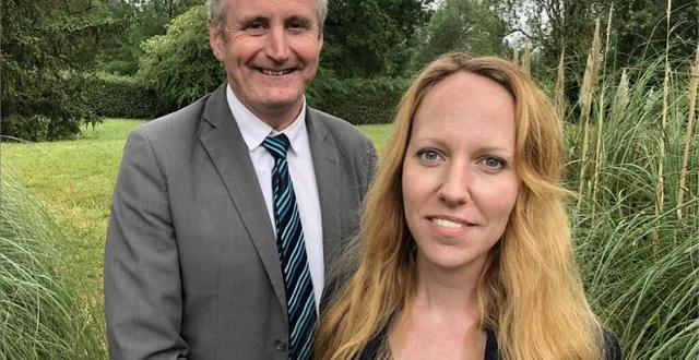 photo  les législatives, « le 3e tour de la présidentielle », selon victoria de vigneral et son suppléant, pierre vaugarny, qui veulent « mobiliser nos abstentionnistes ».  &copy;  ouest-france 