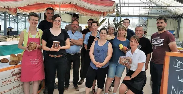 photo  aux serres de la belle-étoile les producteurs sont au rendez-vous chaque vendredi ( et samedi matin pour deux d’entre eux).  &copy;  le maine libre 