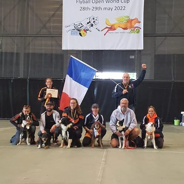 photo coraline mousset et jaguar (tout à droite) avec leur équipe des thermiks vikings.  ©  thermiks vikings