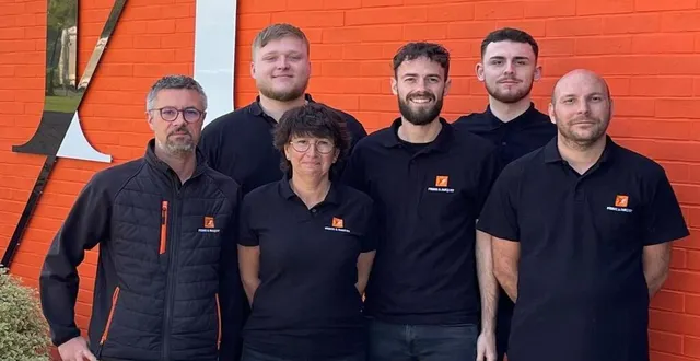 photo  l’équipe de l’agence beaucouzéenne de pierre et parquet, qui a ouvert au 5, avenue de la fontaine.  &copy;  ouest-france 