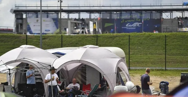 photo  onze aires d’accueil sur le circuit du mans permettent aux spectateurs des 24 heures du mans de dormir sur place  &copy;  archives le maine libre denis lambert 