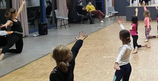 photo  des élèves très attentifs aux conseils donnés.  &copy;  le maine libre 