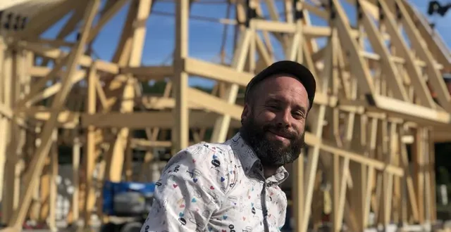 photo  richard fournier, directeur du plongeoir – cité du cirque, présente le prochain festival le mans fait son cirque.  &copy;  ouest-france 