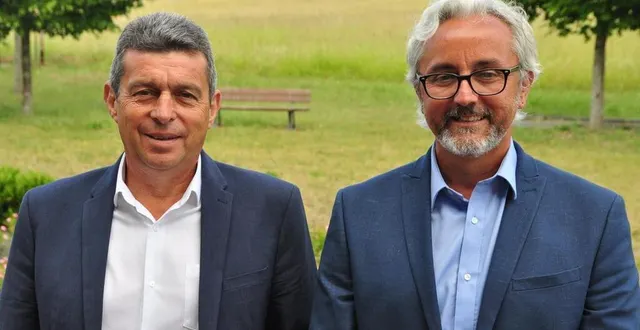 photo  eric martineau (à droite) et pascal dupuis assurent faire campagne de manière « dépouillée et simple. au naturel. »  &copy;  le maine libre 