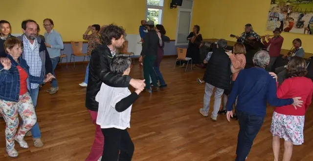 photo  tard dans la nuit, les danseurs chauffaient le parquet.  &copy;  le maine libre 