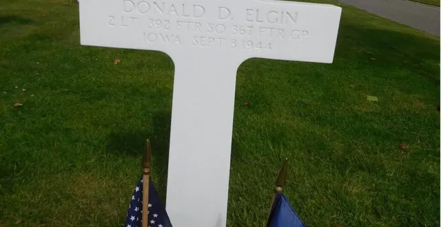 photo  la tombe de l’aviateur américain elgin au milieu des 4 410 autres au cimetière de saint-james (manche).  &copy;  ouest-france 