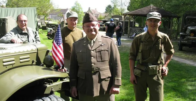photo  les responsables en tenue militaire.  &copy;  ouest-france 