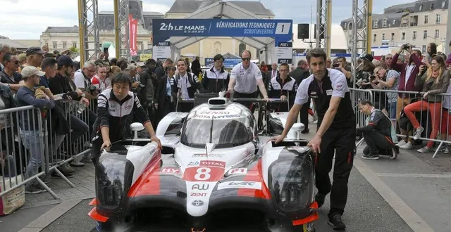 photo  les deux toyota sont attendues le samedi à 13 h 30.  &copy;  le maine libre – yvon loue 