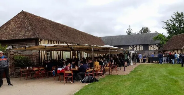 photo  deux cents randonneurs avaient participé à la première édition des baladises, une nouvelle animation du grand-jardin.  &copy;  archives ouest-france 