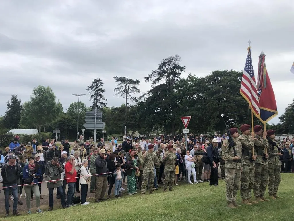 78e anniversaire du Débarquement. La statue Roosevelt Jr veille sur SainteMèreÉglise