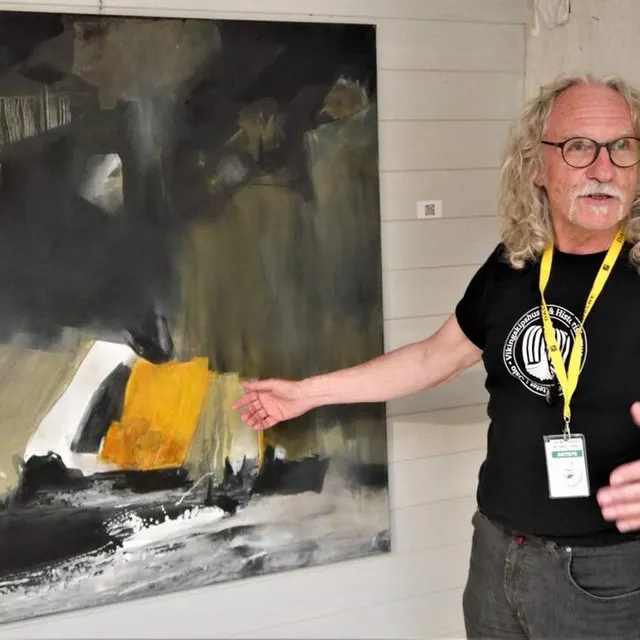 photo akil, le peintre manceau, présente son tableau \\