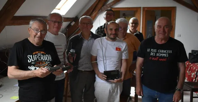 photo  les radioamateurs du perche.  &copy;  le maine libre 