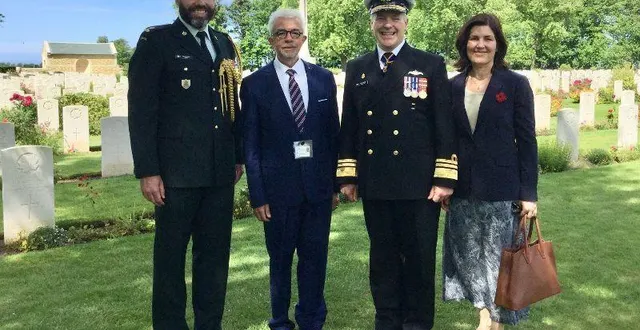 photo  philippe bigot, maire, avec les autorités canadiennes.  &copy;  dr 