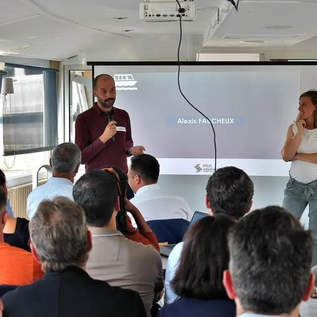photo alexis faucheux et anaïs rué, deux trentenaires installés récemment à sablé-sur-sarthe, ont vanté les mérites du territoire.  ©  ouest-france
