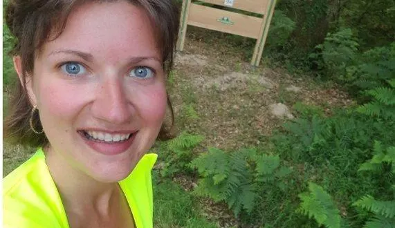 photo  melody galmand, directrice de l’école, a adopté la petite reine lors de la semaine mobilité.  &copy;  le maine libre 