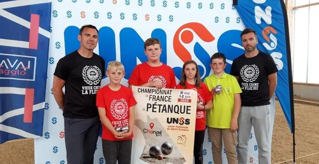 photo  quatre collégiens du vieux-chêne, à la flèche, ont remporté le championnat unss (union nationale du sport scolaire du secondaire) de pétanque à changé, en mayenne, entre le 31 mai et le 2 juin 2022.  &copy;  collège du vieux-chêne 