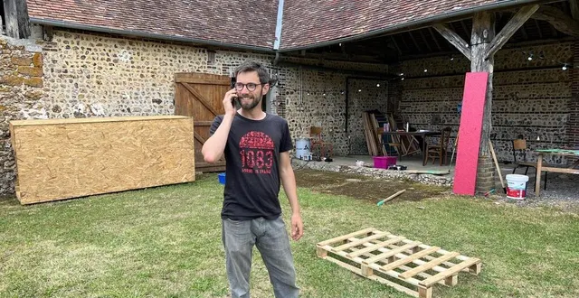 photo  martin, directeur technique pour la 7e édition du biches festival, a aménagé le nouveau lieu à la ferme de rai (orne).  &copy;  ouest-france 