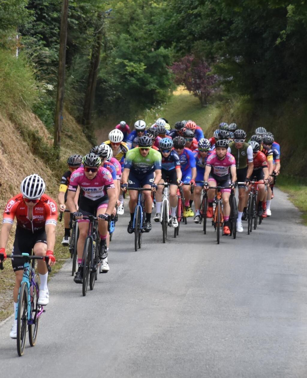 Tessy Bocage. Des d partementaux cyclistes sans public Saint L