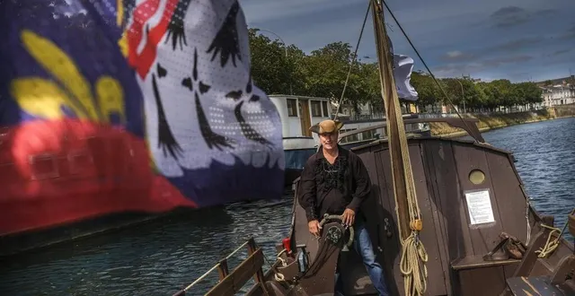 photo  au port du mans, n’hésitez pas à prendre le temps, jean-yves a jeté l’ancre de la rêveuse de saint-nicolas au port du mans.  &copy;  archives le maine libre – denis lambert 