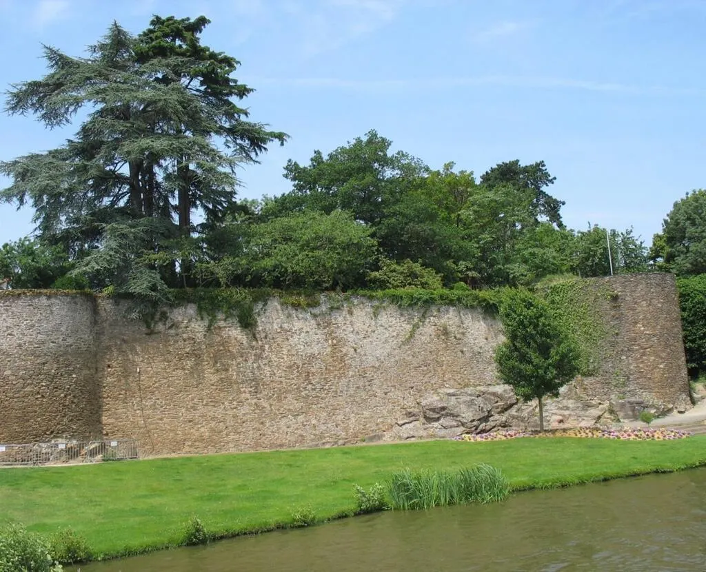 Le LorouxBottereau. Le Loroux, une ancienne ville fortifiée Nantes
