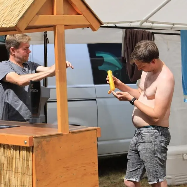 photo quand on est citoyen de sa gracieuse majesté, on met la grosse dose de crème solaire.  ©  ouest-france