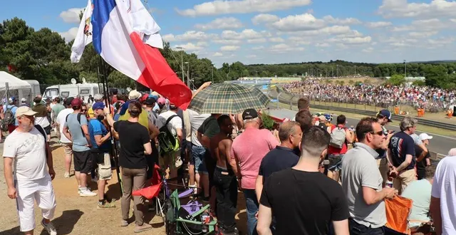 photo  un monde fou sur le circuit des 24 heures du mans, pour le lancement de la 90e édition, ce samedi 11 juin 2022.  &copy;  ouest-france 