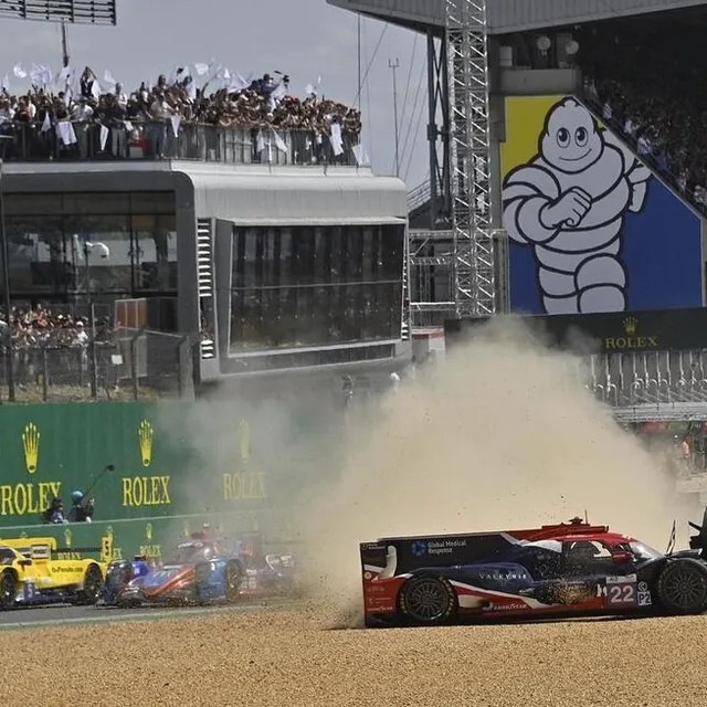 photo et dès le premier virage, une voiture finit dans les graviers.  ©  jerome fouquet/ouest-france