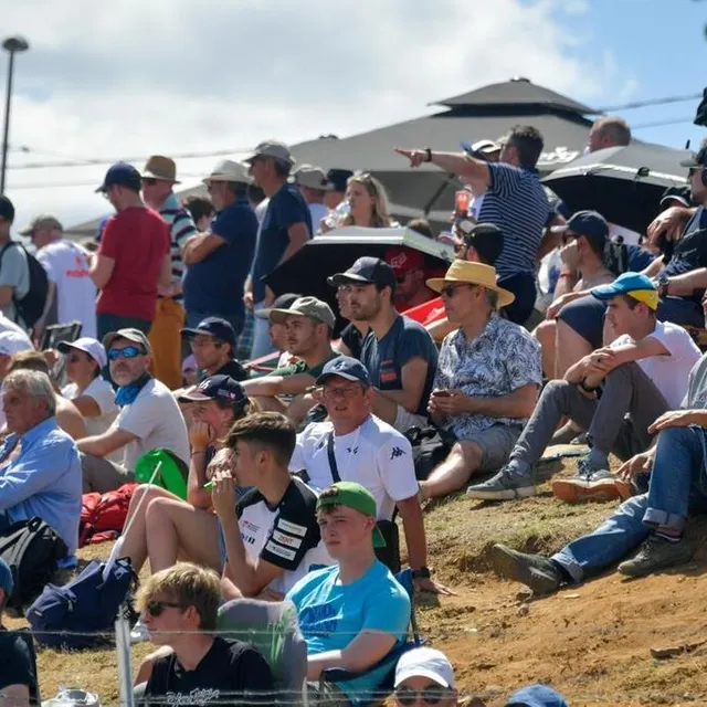 photo sur les buttes avant le départ.  ©  daniel fouray / ouest-france