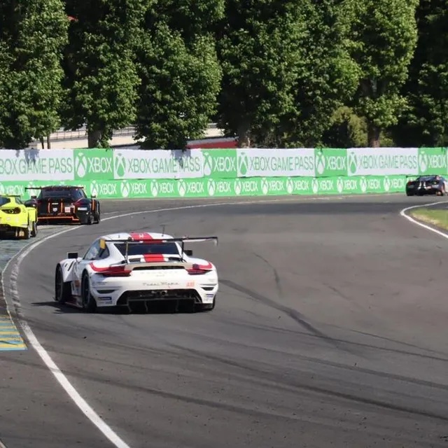 photo le tertre rouge, dernier virage avant la ligne droite des hunaudières, en face du mmarena.  ©  ouest-france