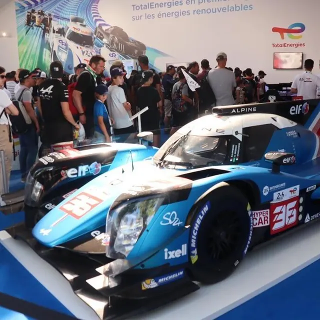 photo chez alpine, une a470 a pris les couleurs de l’a480.  ©  ouest-france