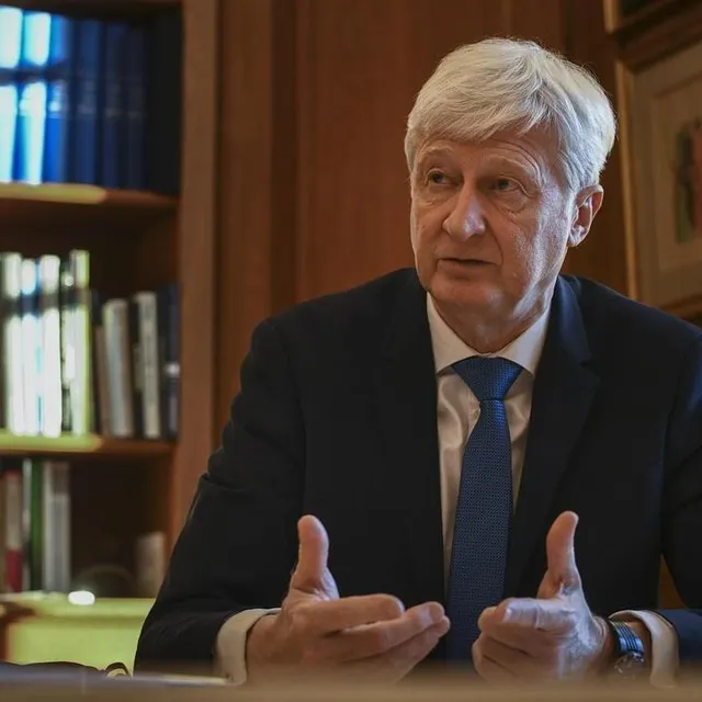 photo dominique le mèner insiste sur la forte abstention au premier tour des élections législatives 2022.  ©  archives le maine libre