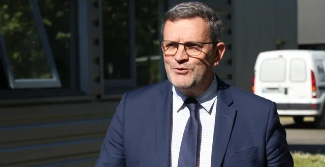 photo  philippe bolo est arrivé en tête du premier tour sur la 7e circonscription du maine-et-loire, angers-segré.  &copy;  archives ouest-france 