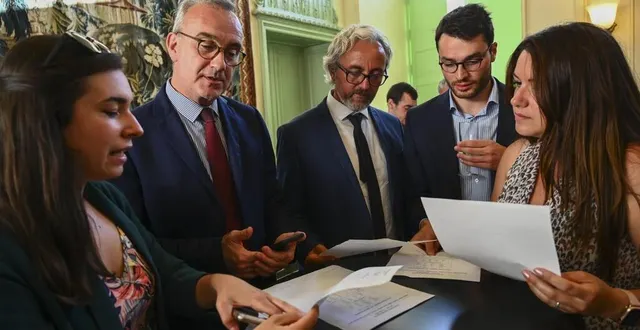 photo  parmi les équipes qui avaient le sourire hier soir dans les salons du département, jean-carles grelier candidat ensemble dans la 5e circonscription  &copy;  denis lambert 