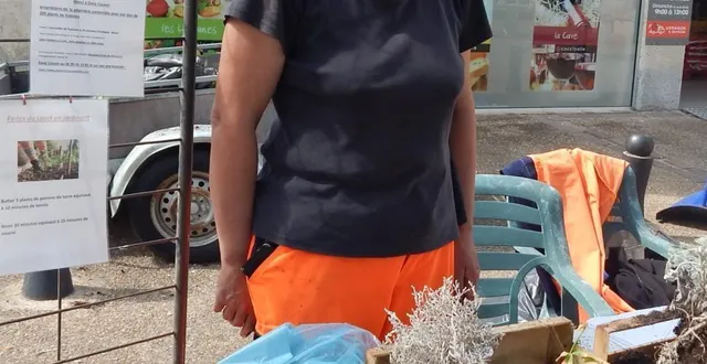 photo  irena, agent communal, tenait un stand sur le marché.  &copy;  le maine libre 